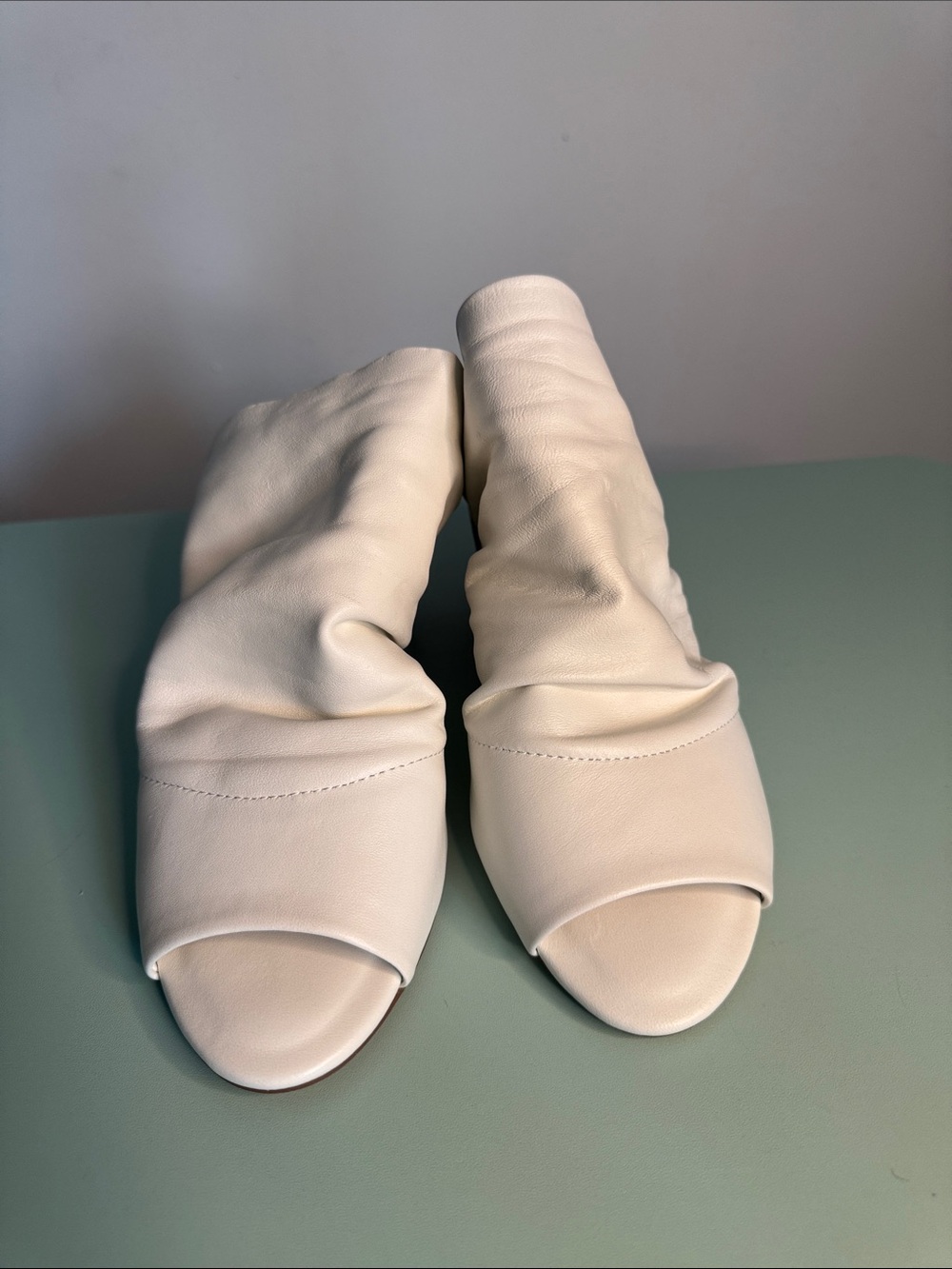 White Peep-Toe Ruched Block Heel Mule - Picture 3 of 9